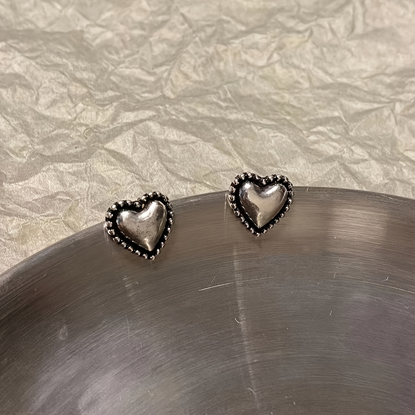 Women's Minimalist Versatile Retro Heart-Shaped Stud Earrings